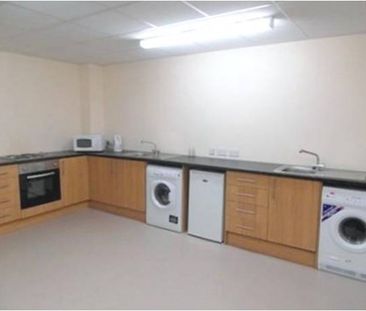 STUDENT ACCOMMODATION - SUNBRIDGE RD BD1**1 BED EN-SUITE**£65PW - Photo 6