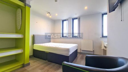 1 bedroom in a flat share to rent - Photo 2