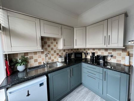 3 bedroom apartment to rent - Photo 5