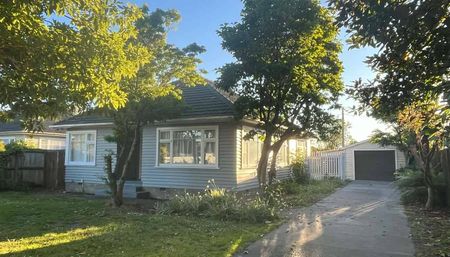 Charming 3 Bedroom Mairehau Home w/ Parking - Photo 5