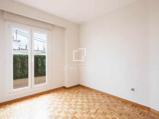 Excellent 4 Bedroom penthouse with 8m² terrace for rent in El Pla del Remei - Photo 1