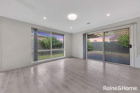 12 Spinningdale Close, Seabrook, VIC 3028 - Photo 3