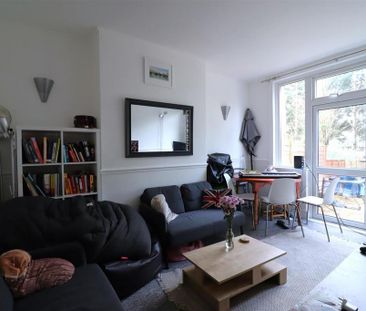 4 bedroom end of terrace house to rent - Photo 1