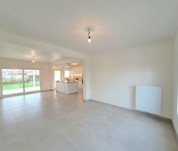 Volledig gerenoveerde woning in de rustige Europawijk - Photo 1