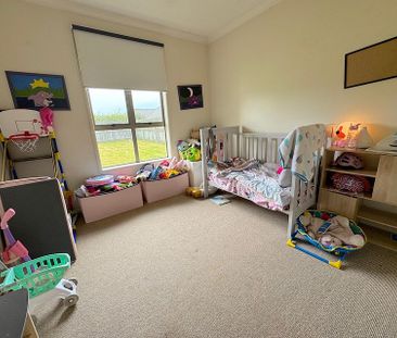 A family home with new carpet for the new tenancy - Photo 2