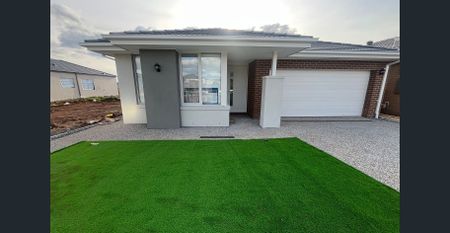 Brand New 4 bedroom house in Truganina - Solar panels installed !!! - Photo 2