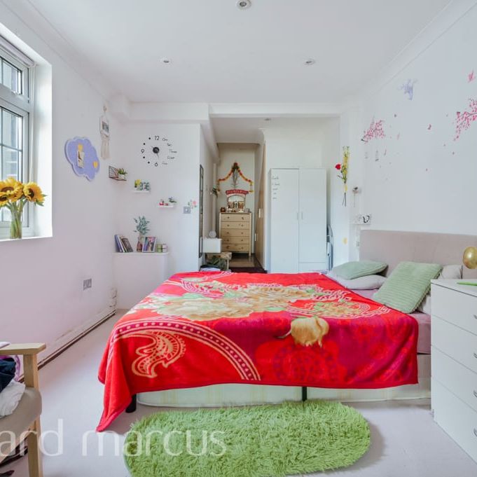 Shepherds BUSH Road, London - Photo 1