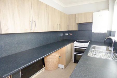 3 bedroom semi-detached house to rent - Photo 5