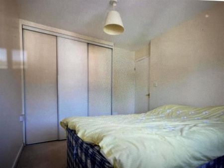 3 bedroom end of terrace house to rent - Photo 3