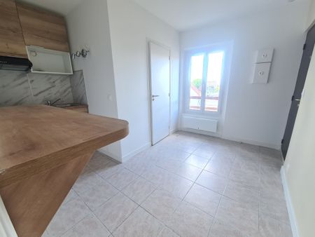 Location Appartement 1 pièce 24m² VILLEJUST 91140 - Photo 2