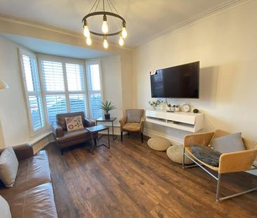 4 bedroom end of terrace house to rent - Photo 3