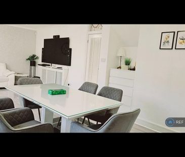6 bedroom bungalow to rent - Photo 2