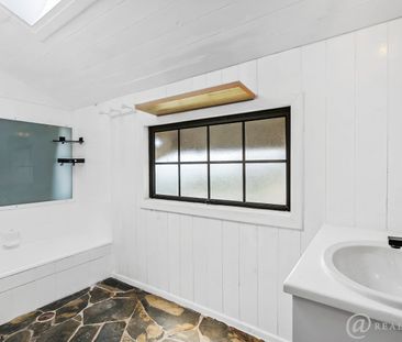 9 Kerr Street, Meikleville Hill, Qld 4703 - Photo 1