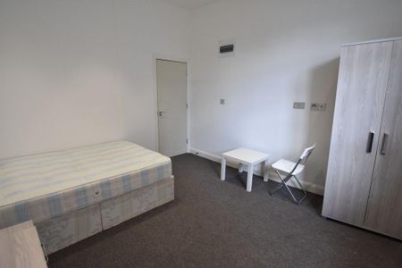 1 bedroom in a house share to rent - Photo 5