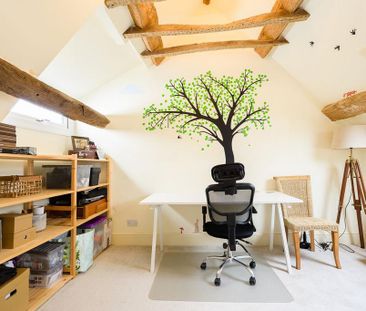 3 bedroom character property to rent - Photo 1