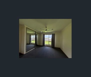 NEAT AND TIDY HOME IN A PERFECT LOCATION - Photo 4