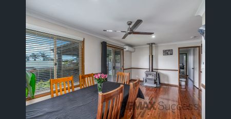 Comfortable Family Living in a Quiet Glenvale Location - Photo 3