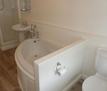 3 bedroom terraced house to rent - Photo 6