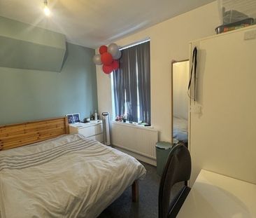 Room in a Shared House, High St, CR0 - Photo 1