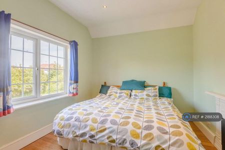 6 bedroom semi-detached house to rent - Photo 5