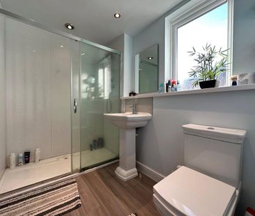 1 bedroom in a house share to rent - Photo 5