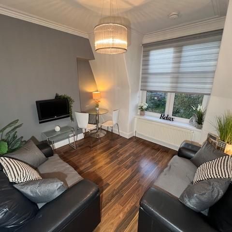 3 bedroom flat to rent - Photo 1