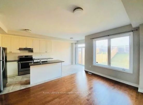 Condo Townhouse For Lease | N9261620 - Photo 1