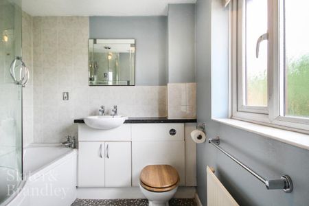 2 bedroom terraced house to rent - Photo 4