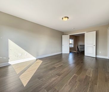 For Lease - 922 Isaac Phillips Way, Newmarket, Ontario - Photo 4