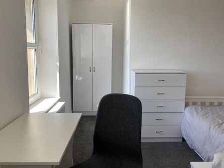 4 bedroom private hall to rent - Photo 3