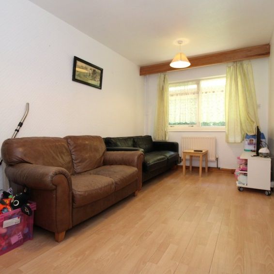 Roundmead, Stevenage, Hertfordshire - Photo 1