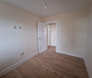 1 bedroom Flat To Let - Photo 2
