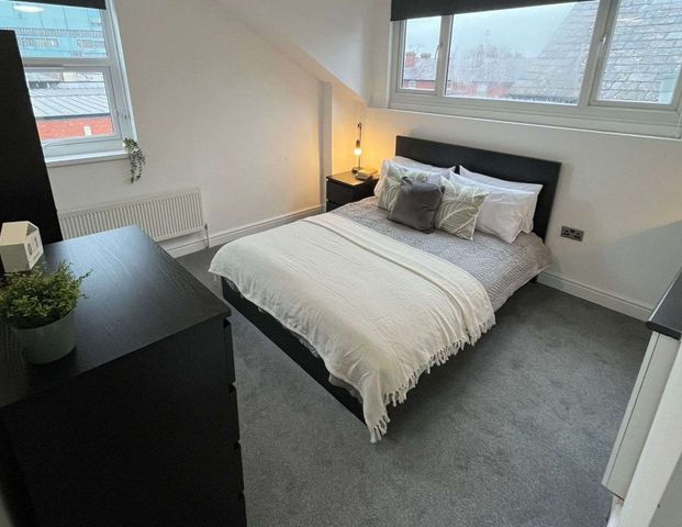 Arpley Street Room 7 - Photo 1