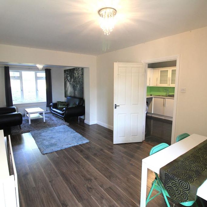 4 bedroom terraced house to rent - Photo 1