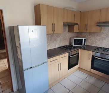 6 bedroom terraced house to rent - Photo 3