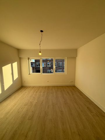 Gerenoveerde woning in het centrum van Lommel - Photo 2