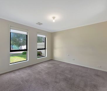 Large Modern Family - 20 Minutes to CBD - Photo 3