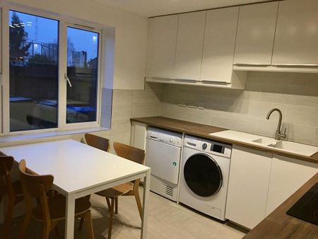 4 bedroom townhouse to rent - Photo 2