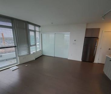 DONT MISSOUT - 2 BED + DEN CORNER UNIT - High Floor - Photo 3