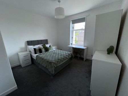 3 bedroom flat to rent - Photo 3