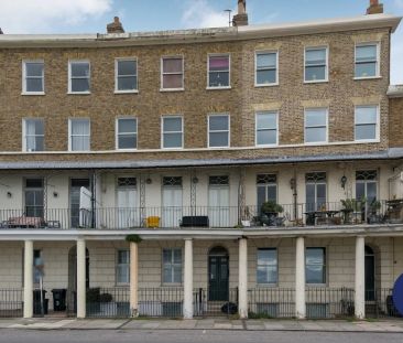 Wellington Crescent, CT11 8JL, Ramsgate - Photo 3