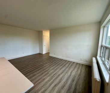For Lease - 3 Wingreen Court Unit# 9, Toronto, Ontario - Photo 2