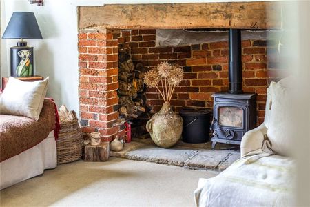 Character cottage situated in sought after village - Photo 2