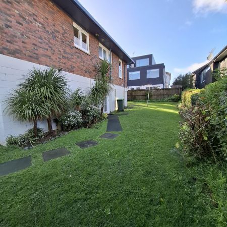 131E Selwyn Avenue, Mission Bay - Photo 2