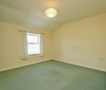 2 bedroom Flat To Let - Photo 4