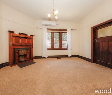 Large Three Bedroom Period Home! - Photo 3