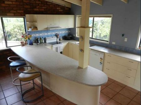 CHIC BEACHSIDE APARTMENT - Photo 5