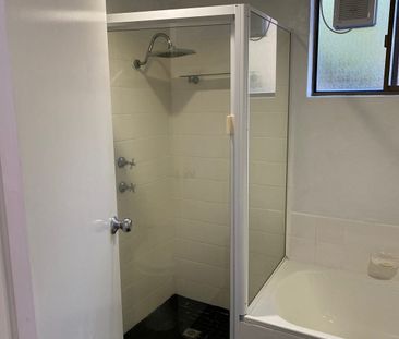 Contemporary style and air-conditioning on cosmopolitan Darby Street. - Photo 5