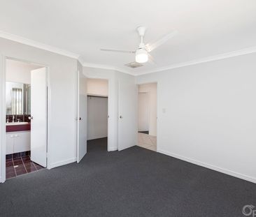 Charming home with side access and large workshop - Photo 6