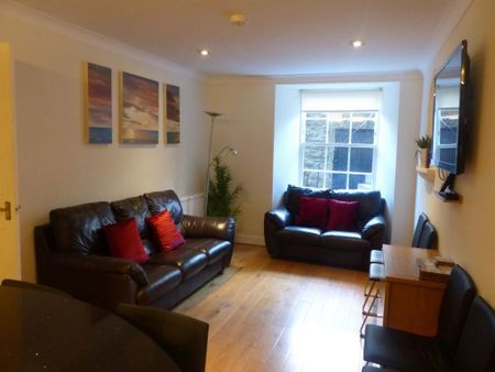 3 bedroom flat to rent - Photo 4